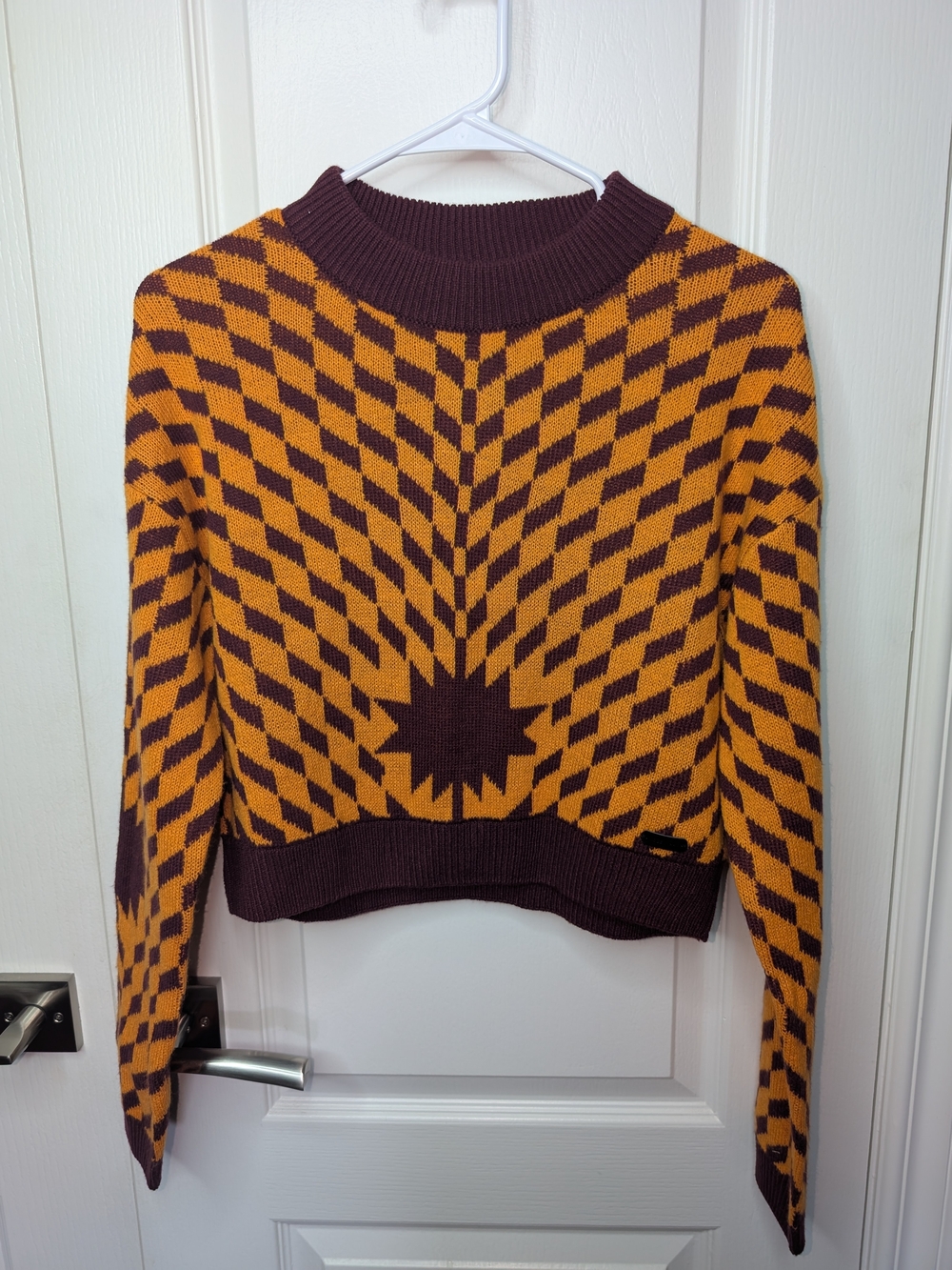 Noisy may Geometric Knit Crewneck Sweater in Mustard and Burgundy